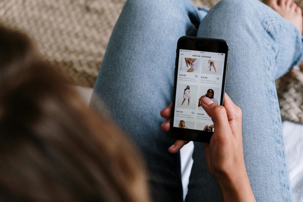 Online shopping e-commerce website